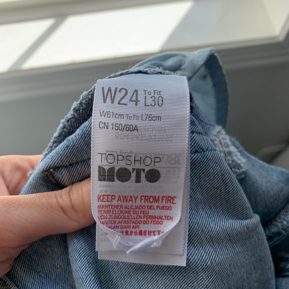 ✨High Waisted Ripped Jeans✨ - Picture 4 of 4